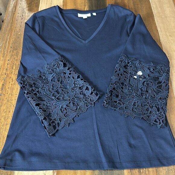 Chico’s SZ 0 Navy Blue Lace Appliqué Top - Picture 6 of 13